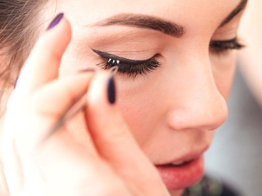 Tips for Successfully Using False Eyelashes